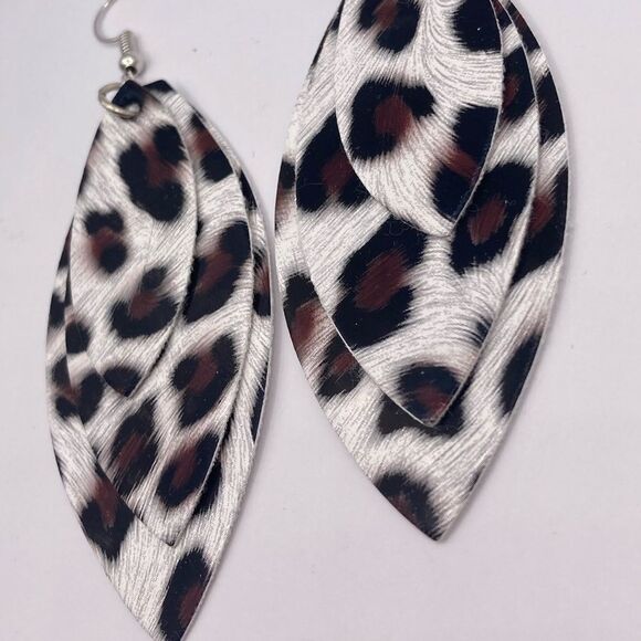 3 pairs animal print layered Faux Leather Earrings - Picture 6 of 7